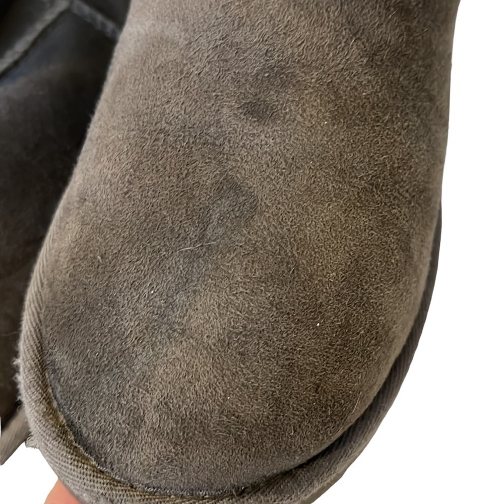 UGG Classic Short Boot - Picture 5 of 8